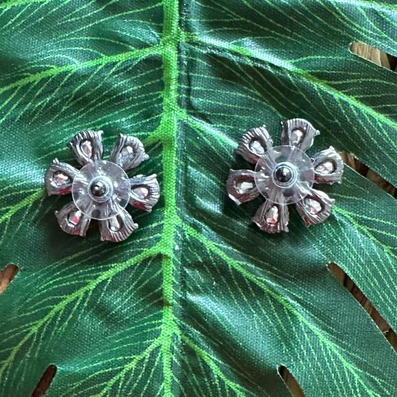 BOGO FREE GUNMETAL
FLOWER POST EARRINGS - Picture 4 of 6